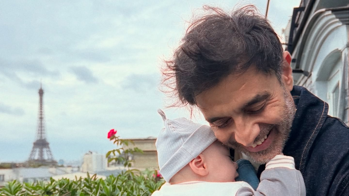 Kendisi üzere oyuncu Zeynep Tuğçe Bayat ile memnun bir evliliği