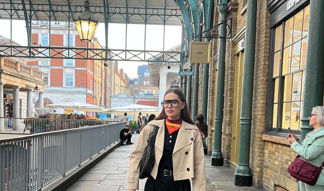 Ailesiyle sık sık tatile çıkan Fahriye Evcen bu sefer Londra'ya