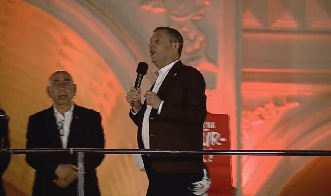 CHP Genel Başkanı Özgür Özel, partisi tarafından Büyükçekmece'de düzenlenen mitinge