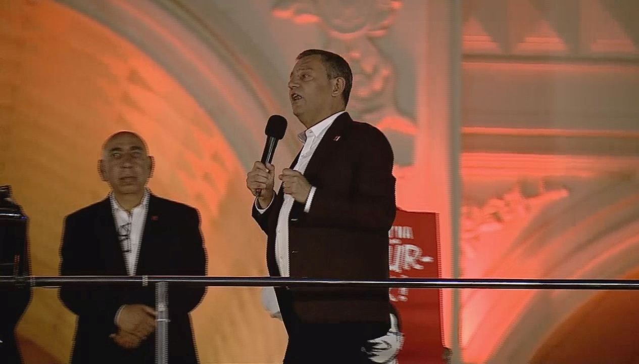 CHP Genel Başkanı Özgür Özel, partisi tarafından Büyükçekmece'de düzenlenen mitinge