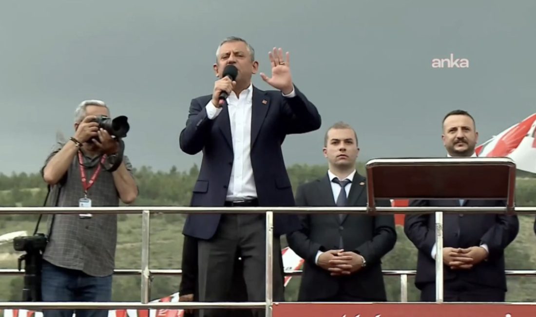 Partisinin Bayburt mitinginde konuşan CHP Genel Başkanı Özgür Özel, KHK'lılar