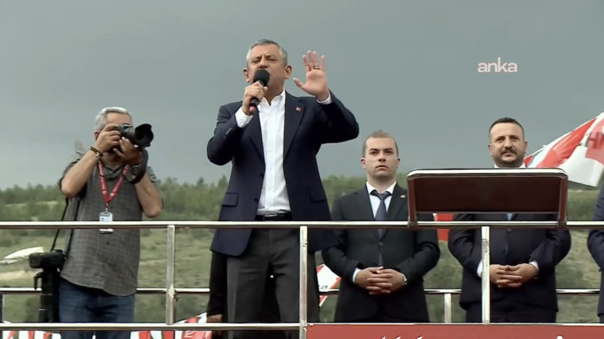 Partisinin Bayburt mitinginde konuşan CHP Genel Başkanı Özgür Özel, KHK'lılar