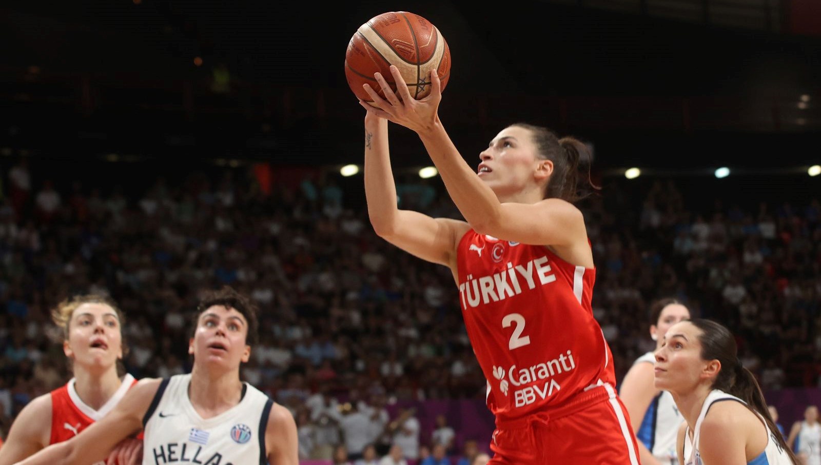A Ulusal Kadın Basketbol Takımı, 2025 FIBA Avrupa Şampiyonası'nda Yunanistan'ı 83-72 yenerek çeyrek