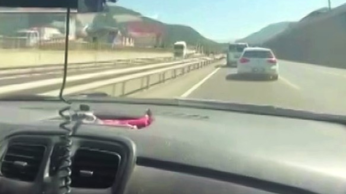 Taraklı ilçesinde çıkan orman yangınına müdahale için yola çıkan arama