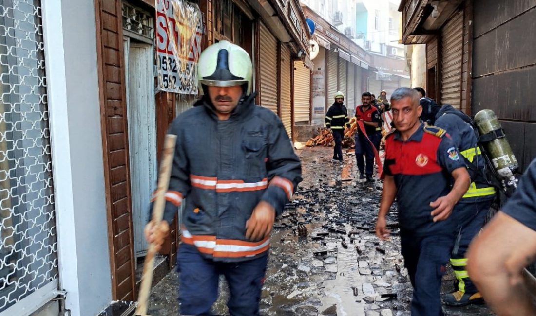 Havai fişek satışının yapıldığı depoda çıkan yangın itfaiye gruplarının müdahalesiyle