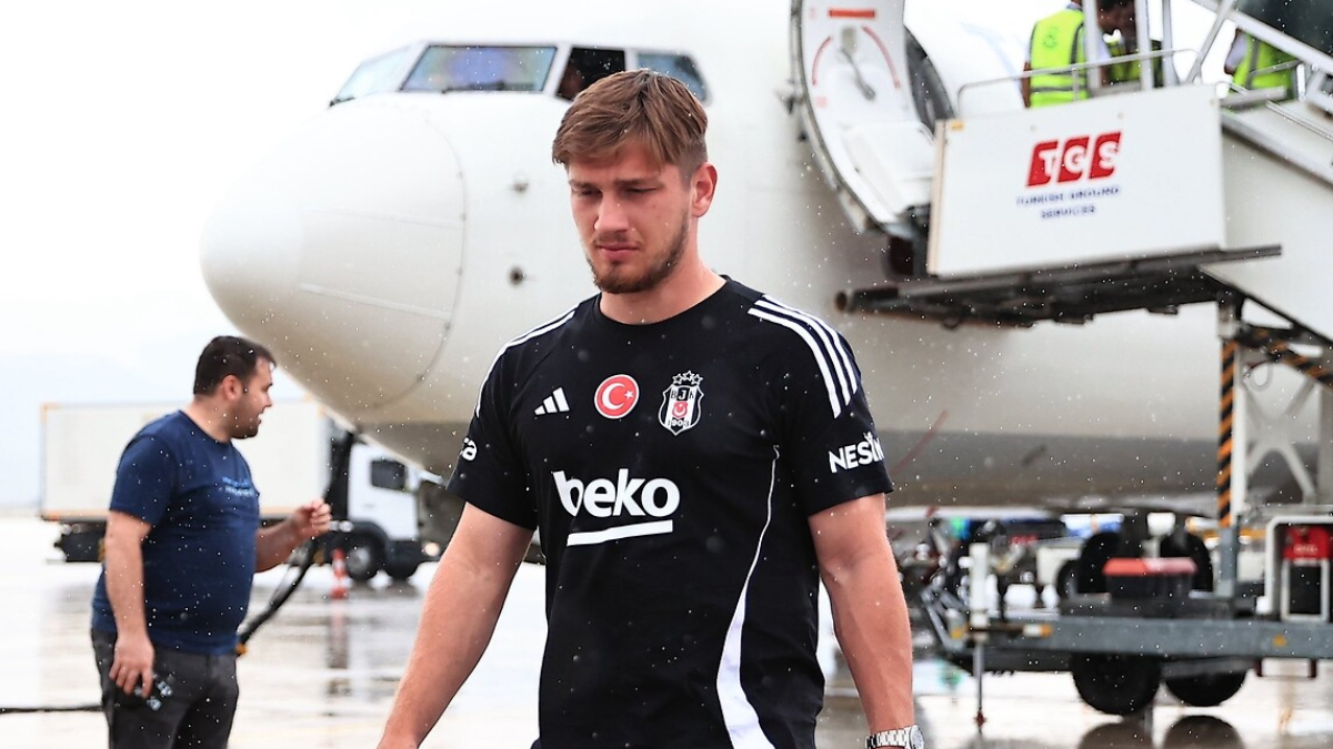 Beşiktaş'ın genç yıldızı Semih Kılıçsoy yeni döneme kalmadan kadrodan ayrılabilir.