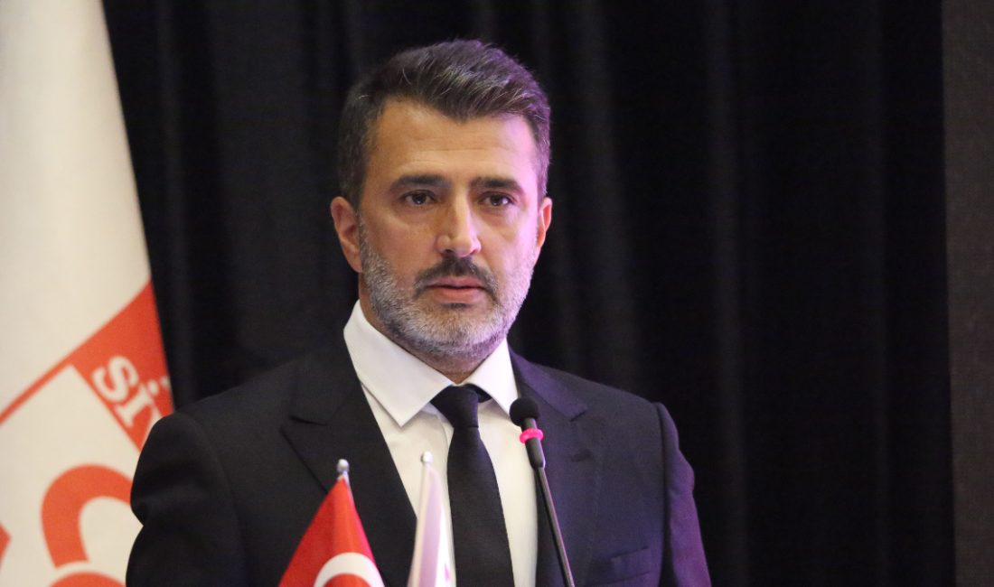 Sivasspor Kulübü'nde yapılan seçim sonucunda yeni lider Gökhan Karagöl oldu.