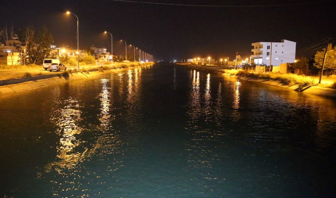 Adana'nın merkez Yüreğir ilçesinde sulama kanalında akıntıya kapılan iki kardeşten biri kayboldu,