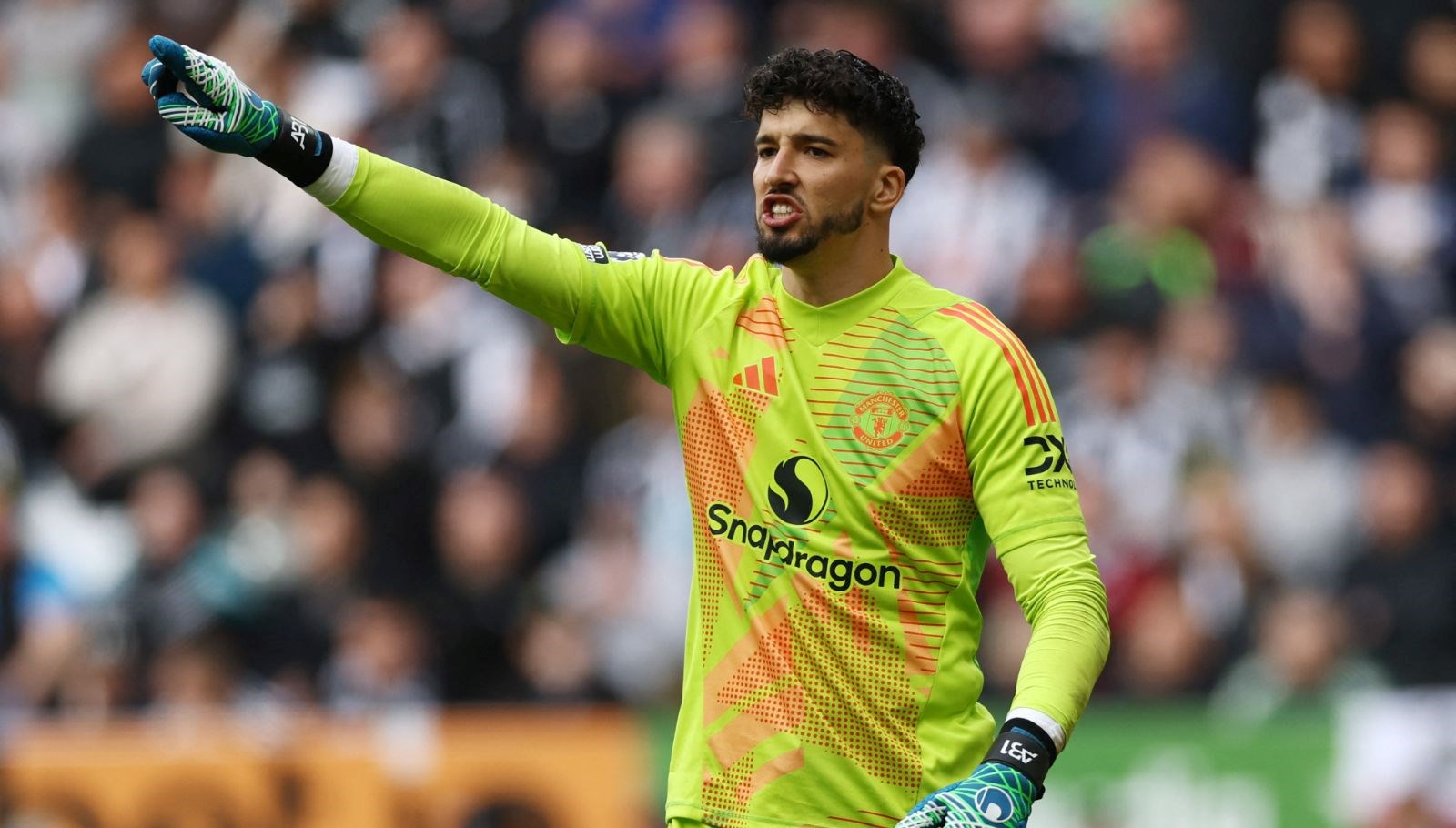 Manchester United'da forma giyen ulusal kaleci Altay Bayındır için dikkat