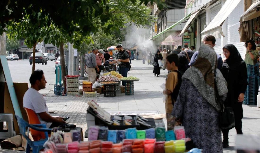 Savaşın sona ermesinin akabinde İran'ın başşehri Tahran'da sokaklar sakin. Kentte