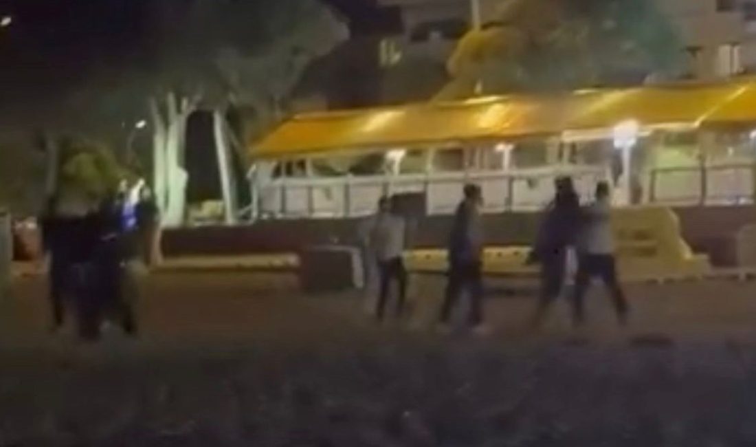 Bartın'ın tatil beldesi İnkumu'ndaki plajda iki küme ortasında hengame çıktı.