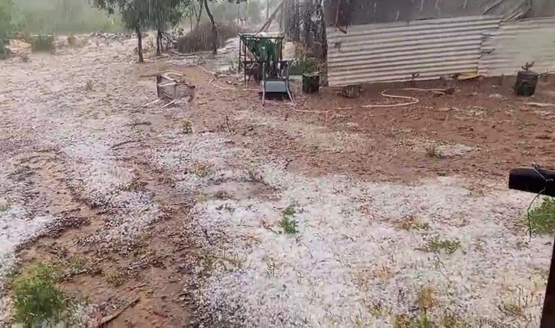 Kütahya’nın Tavşanlı ilçesinde sağanak yağmur ve dolu yağışı hayatı olumsuz