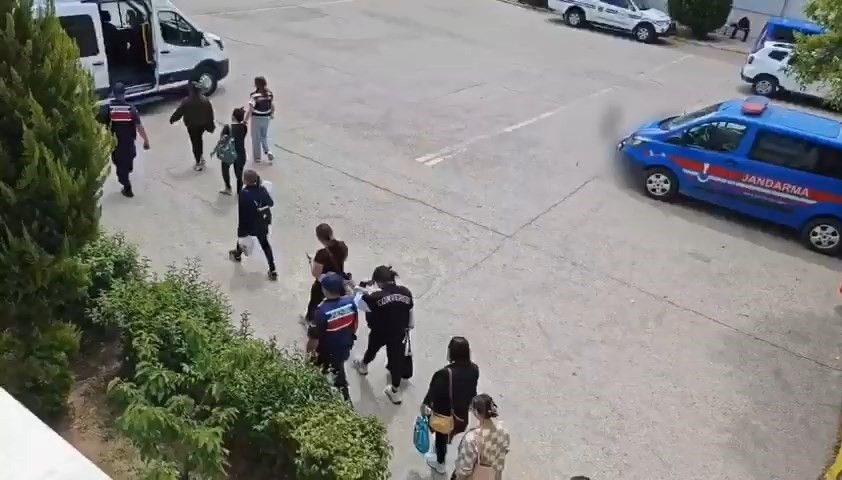 Bursa'da çalışma ve oturma müsaadesi alınacağı vaadiyle kandırılan 12 Taylandlı