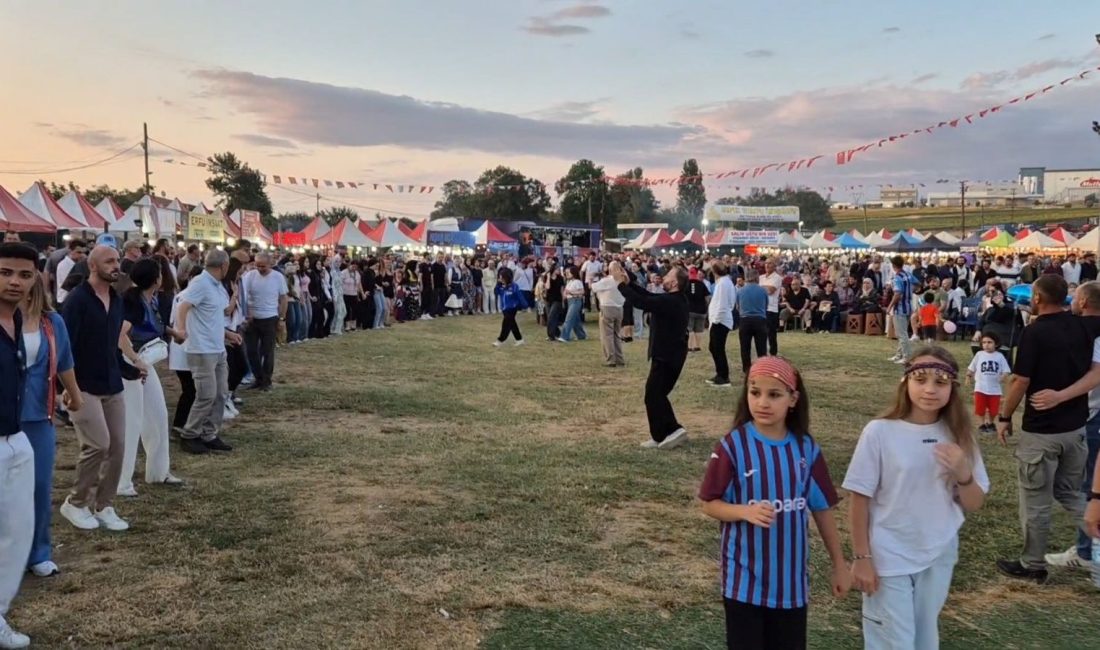 Tekirdağ’da 21. Yayla Şenlikleri’nde yaklaşık 1 kilometrelik horon kuyruğu oluşturuldu.