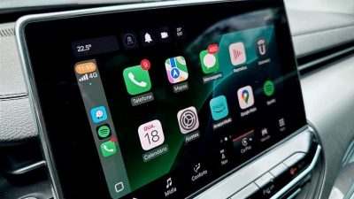 Araba üreticileri Apple'ın gösterge panelini ele geçirmesine karşı çıkıyor.