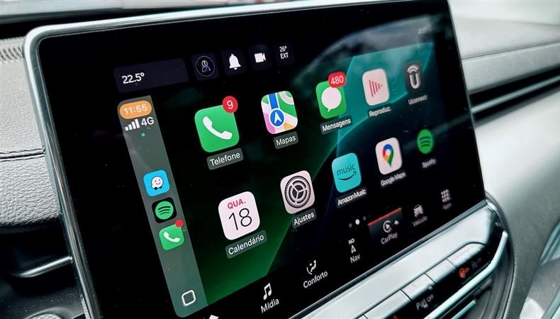 Araba üreticileri Apple'ın gösterge panelini ele geçirmesine karşı çıkıyor.