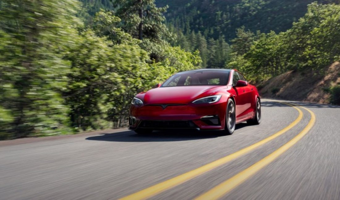 Tesla, amiral gemisi modelleri Model S ve Model X'in menzil