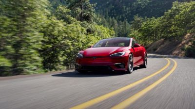 Tesla, amiral gemisi modelleri Model S ve Model X'in menzil
