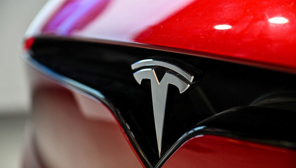 ABD'li elektrikli araba devi Tesla fiyatlarına yüksek oranda artırım yaptı.