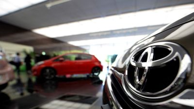 Toyota, ABD'de satılan arabalarının fiyatlarında artış yaşanacağını duyurdu.