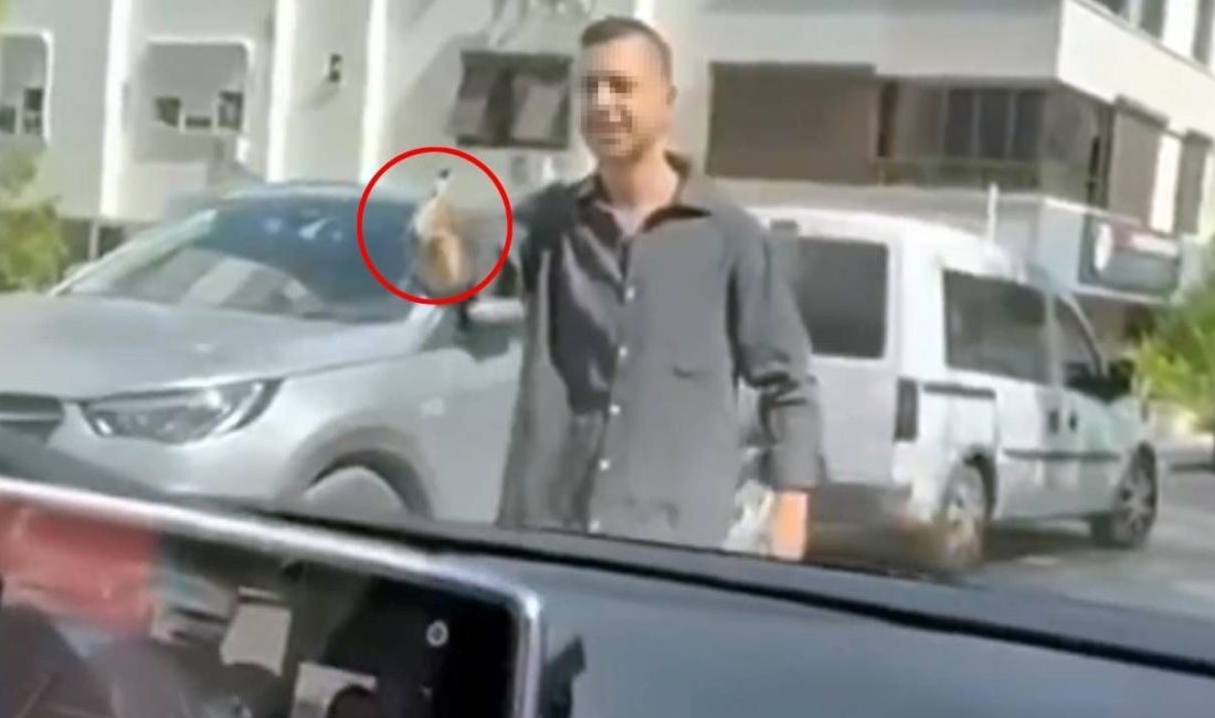 Antalya'da trafikte tartıştığı iki bayana tabanca doğrultup, araçtan indirmek isteyen