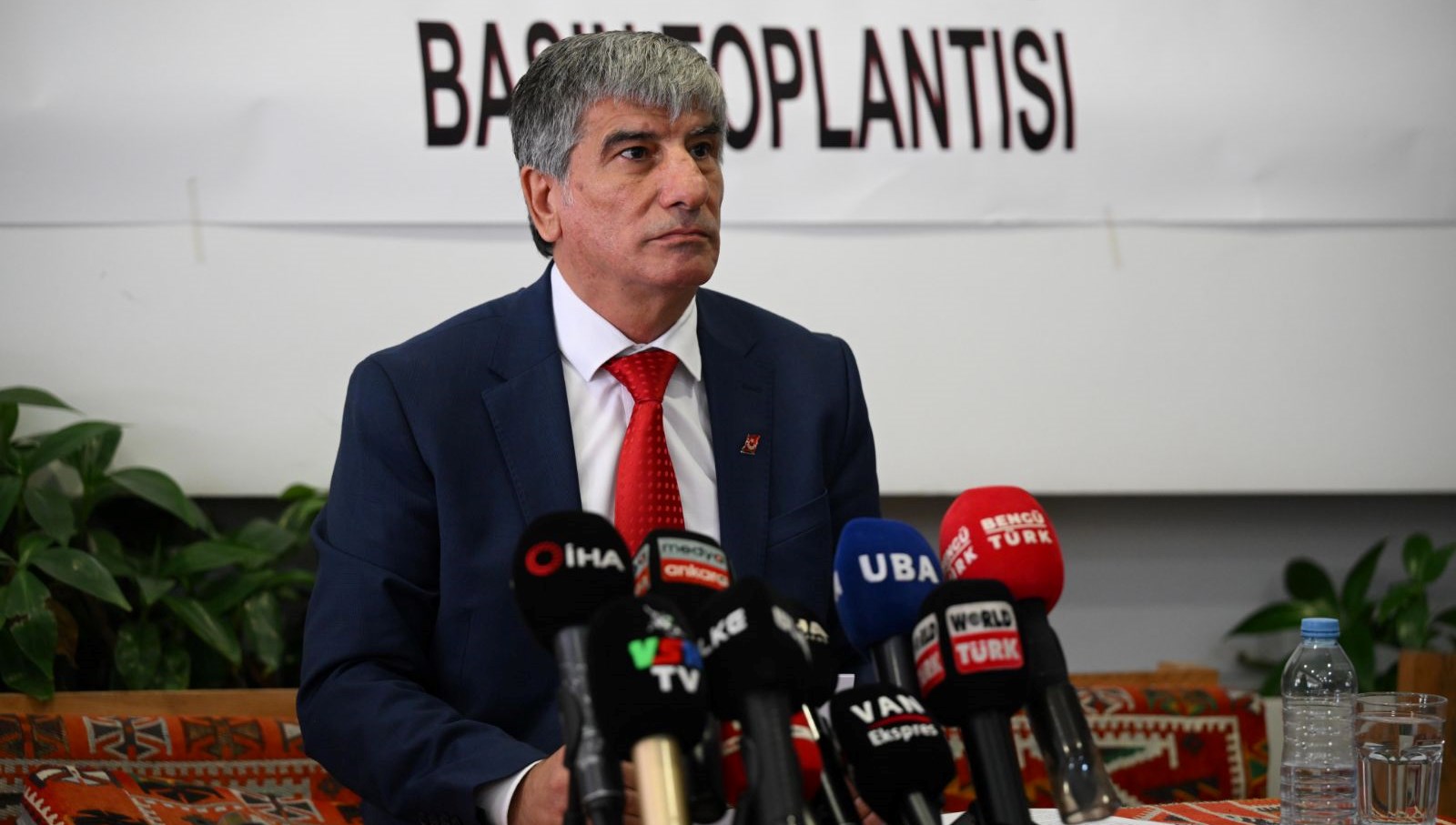 Vanspor FK Lider Adayı Turgut Lenk, Ankara’da düzenlediği sabah kahvaltısında
