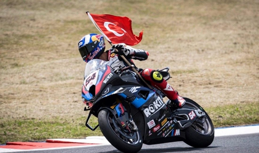 Motosiklet şoförleri Toprak Razgatlıoğlu, Bahattin Sofuoğlu ve Can Öncü, 14-15