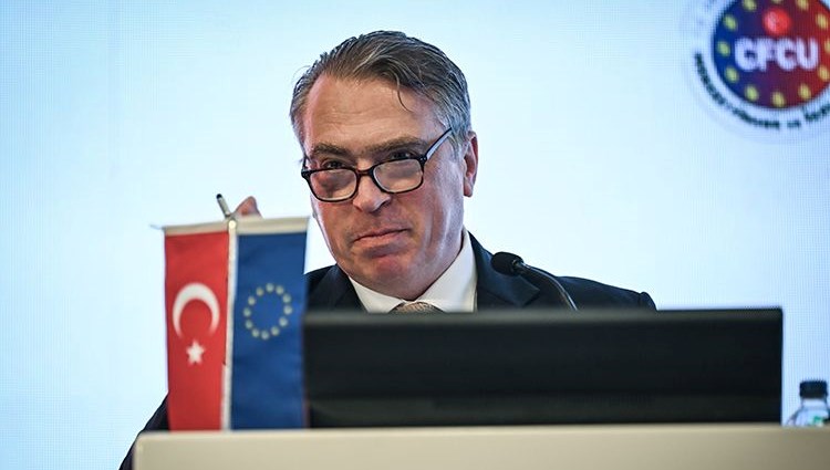 Avrupa Birliği'nden vize serbestisine ait kıymetli bir açıklama geldi. AB