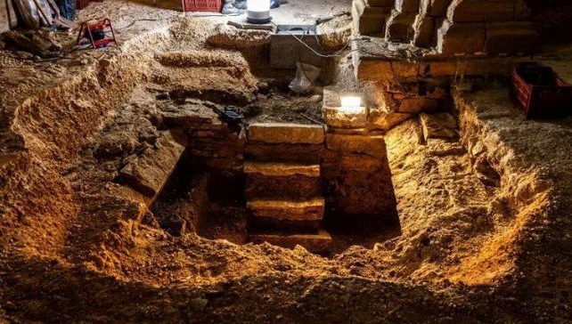 Fransa’nın Dijon kentindeki 12. yüzyıldan kalma Saint-Philibert Kilisesi’nde yapılan onarım