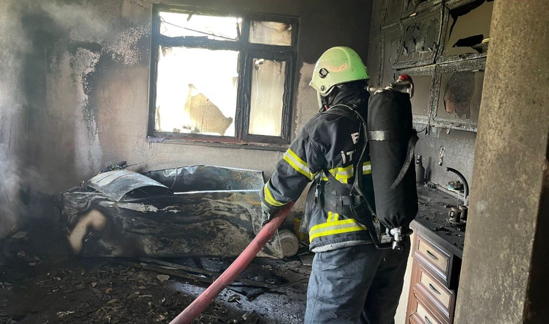 Tokat'ın Erbaa ilçesinde bir meskenin balkonunda yangın çıktı. Yangın çıkan