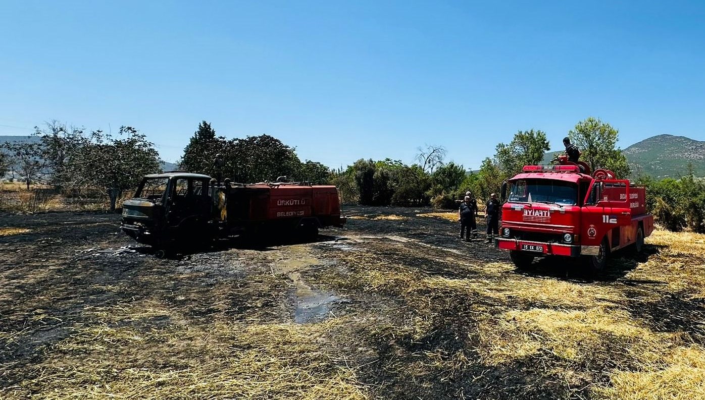 Burdur'un Bucak ilçesinde arazi yangına müdahale eden itfaiye aracı yandı.