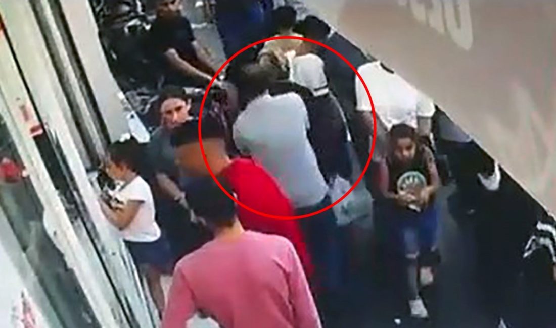 Adana'da alışverişe çıkan bayanın çantasındaki parayı çalan hırsız, "Paraları sayarken