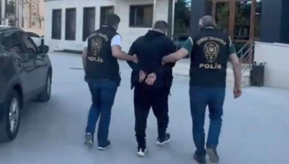 "Fetullahçı Terör Örgütü'ne (FETÖ) üye olmak" cürmünden 8 yıldır aranan
