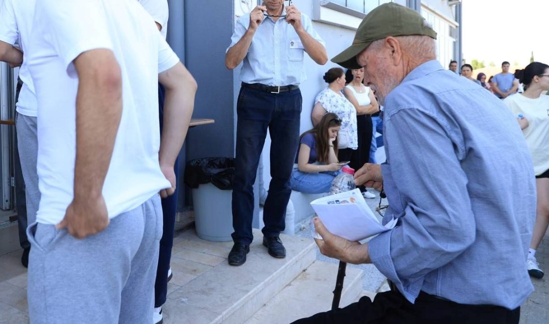 Edirne'de yaşayan, iki üniversite mezunu 81 yaşındaki Şevki Kılıç, bu
