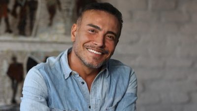 Estetik olan ünlü müzikçi Cenk Eren'i görenler şaşırdı. Yüzündeki ödemlerden