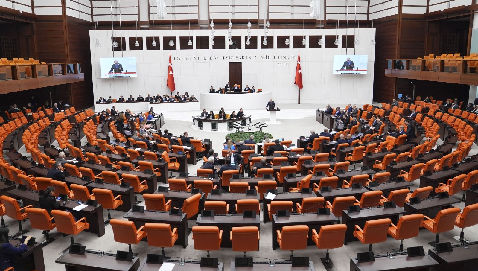 Tartışmalara neden olan zeytinlik alanların madencilik faaliyetlerine açılmasına yönelik teklif,