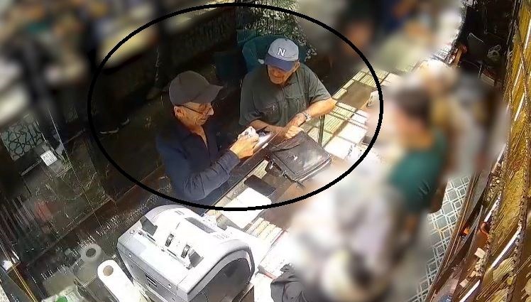 Sivas'ın Suşehri ilçesinde 3 kişi el çabukluğu usulüyle kuyumcudan 1