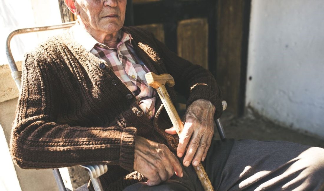 Türkiye'de yaşlı nüfus giderek mutsuzlaşıyor. Araştırmalar sonucunda her 100 yaşlıdan