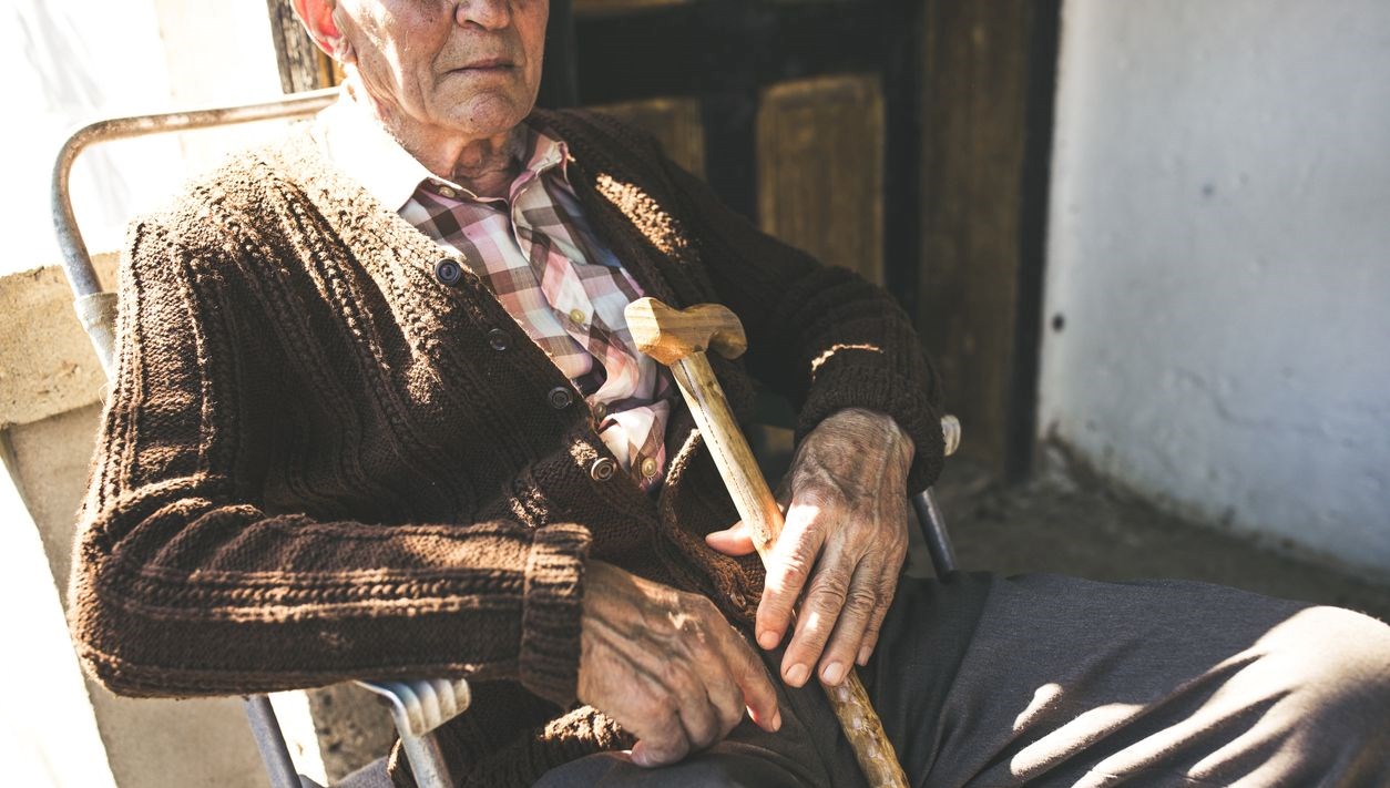Türkiye'de yaşlı nüfus giderek mutsuzlaşıyor. Araştırmalar sonucunda her 100 yaşlıdan