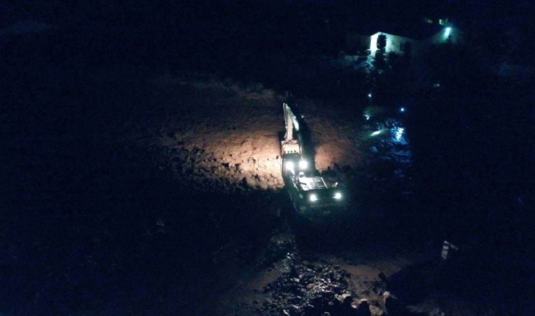Kars'ta şiddetli sağanak sonrası köylerde hasar oluştu, kimi meskenler ile