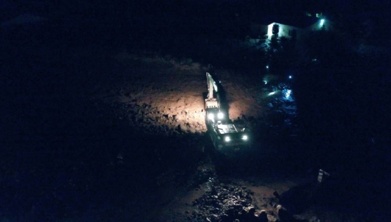 Kars'ta şiddetli sağanak sonrası köylerde hasar oluştu, kimi meskenler ile