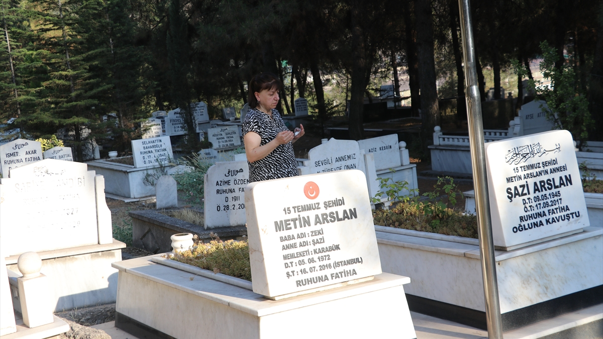 15 Temmuz 2016'daki darbe teşebbüsü sırasında İstanbul Büyükşehir Belediyesi önünde