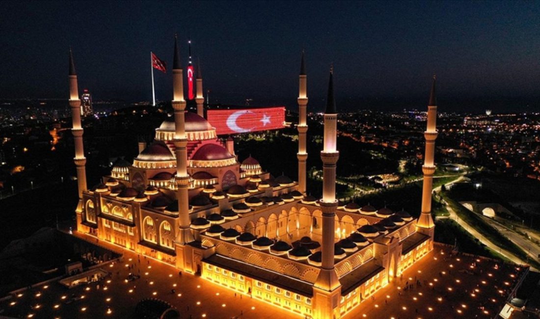 Cami minarelerinden yükselen sela, 15 Temmuz Demokrasi ve Ulusal Birlik