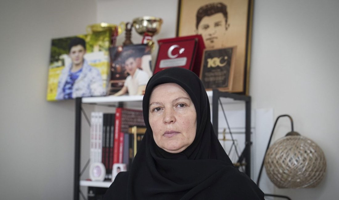 16 yaşındaki Uzman Ayabak, Fetullahçı Terör Örgütü'nün (FETÖ) darbe teşebbüsünde