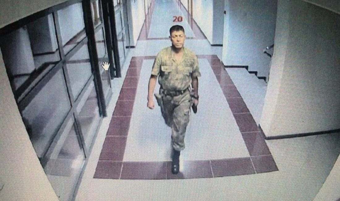 Özel Kuvvetler Komutanlığı'nı ele geçirmeye gelen FETÖ'cü kumandan Semih Terzi'yi
