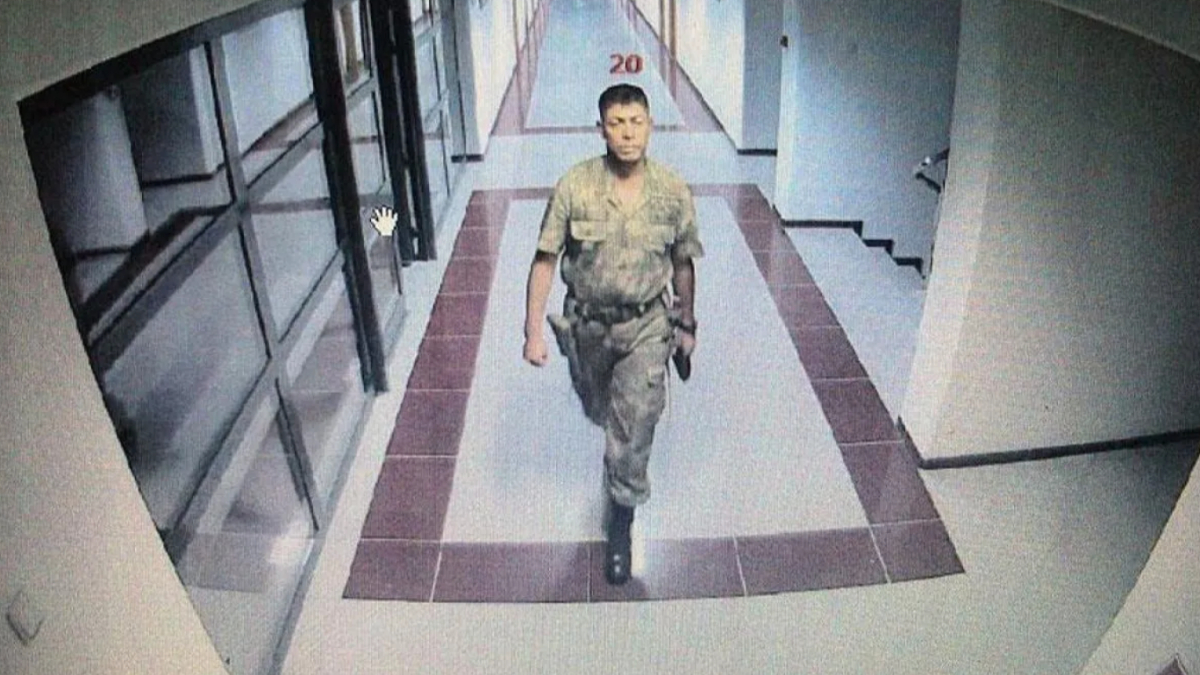 Özel Kuvvetler Komutanlığı'nı ele geçirmeye gelen FETÖ'cü kumandan Semih Terzi'yi