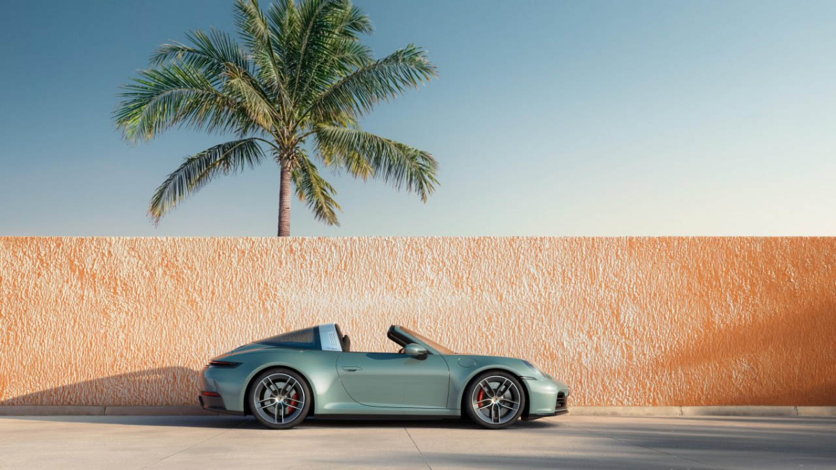 Alman spor araba üreticisi Porsche, ikonik modeli 911'in dört tekerlekten
