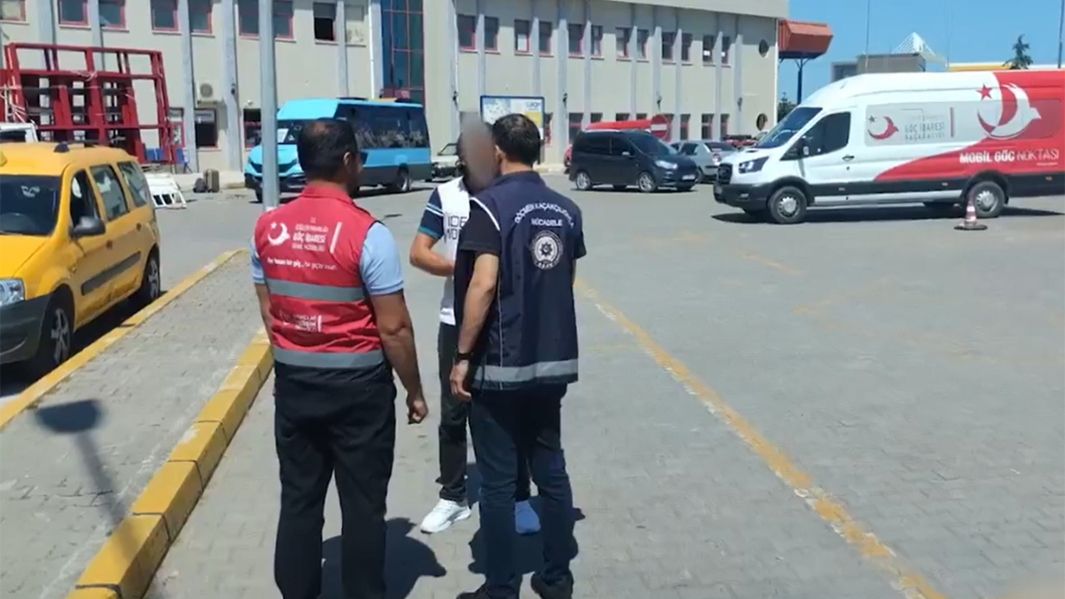 İçişleri Bakanı Ali Yerlikaya, yurt genelinde düzenlenen kontrollerde 6'sı yabancı