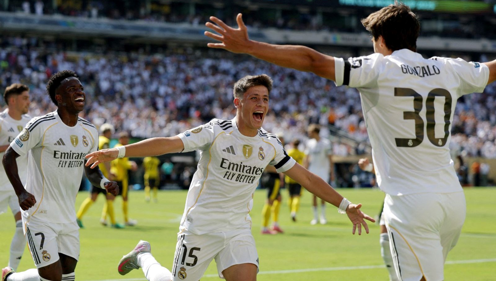 Real Madrid'in Borussia Dortmund'u 3-2 yendiği maçta Arda Güler resitali