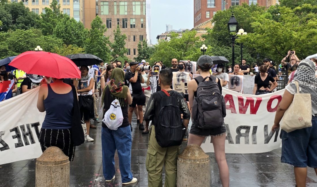 ABD’nin New York kentinde, Manhattan’daki Washington Square Park’ta toplanan İran